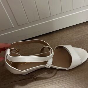 WHITE LOW HEELS